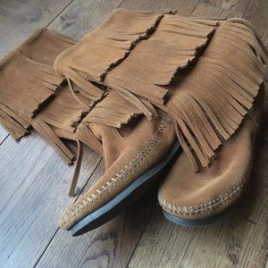 3 Layer Fringe Minnetonka Moccasin Boots Mid Calf size 6 - Like New